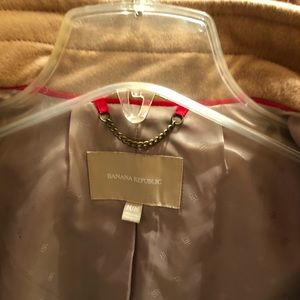 Selling this banana republic jacket. It’s a beautiful beige colour. Worn 2 x